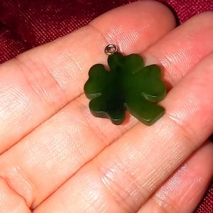 Vintage jade clover pendant